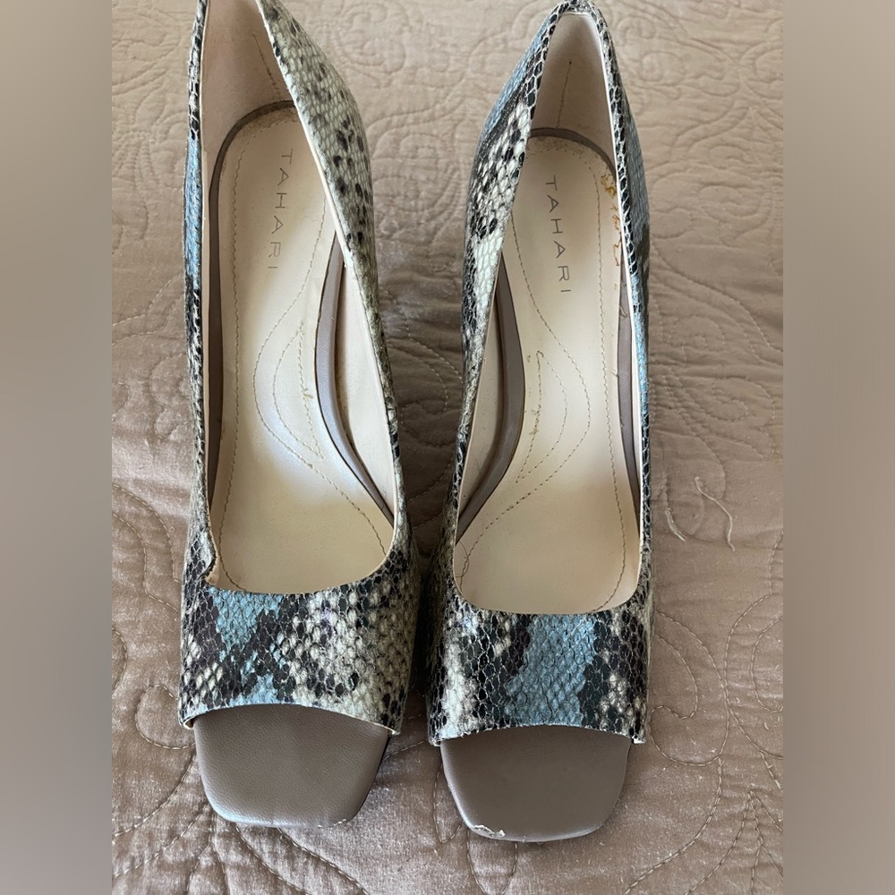 Tahari faux snakeskin pumps size 8.5